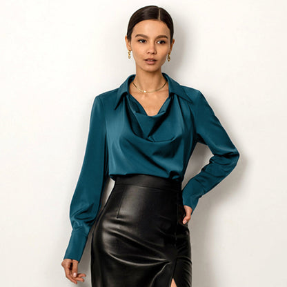Chemise Satinée à Col Bénitier